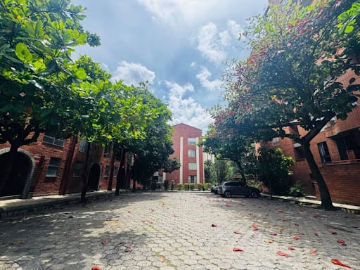 Apartamento de 3 alcobas en venta en Altos Del Poblado, Medellín, 77 m² · foto 2 de 24