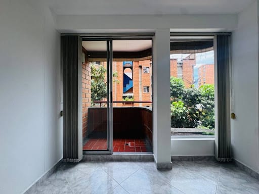 Apartamento de 3 alcobas en venta en Altos Del Poblado, Medellín, 77 m² · foto 3 de 24
