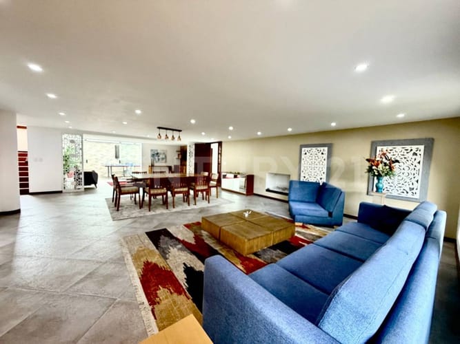 Casa de 8 alcobas en venta en Santa Barbara Alta, Bogotá, 652 m² · foto 2 de 23
