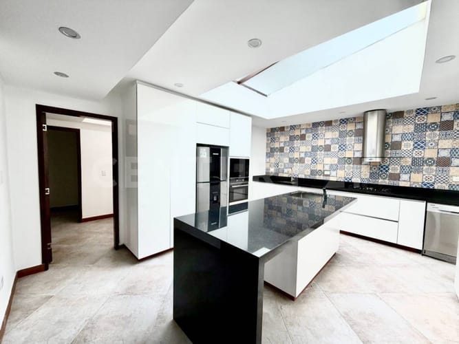 Casa de 8 alcobas en venta en Santa Barbara Alta, Bogotá, 652 m² · foto 4 de 23