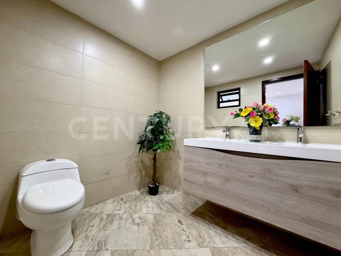 Casa de 8 alcobas en venta en Santa Barbara Alta, Bogotá, 652 m² · foto 6 de 23