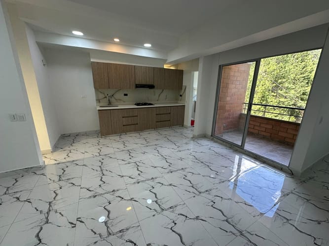 Apartamento de 3 alcobas en arriendo en La Navarra, Bello, 80 m² · foto 2 de 17