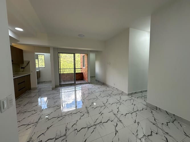 Apartamento de 3 alcobas en arriendo en La Navarra, Bello, 80 m² · foto 3 de 17