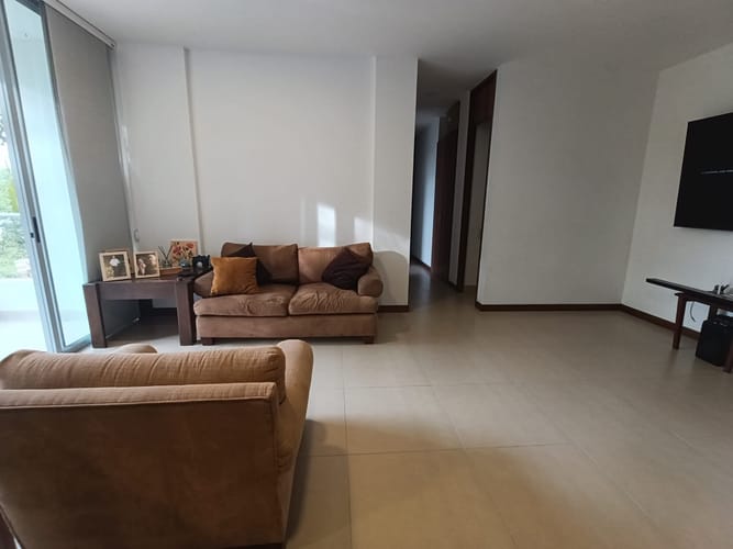 Apartamento de 3 alcobas en arriendo en Loma Del Escobero, Envigado, 92 m² · foto 3 de 16