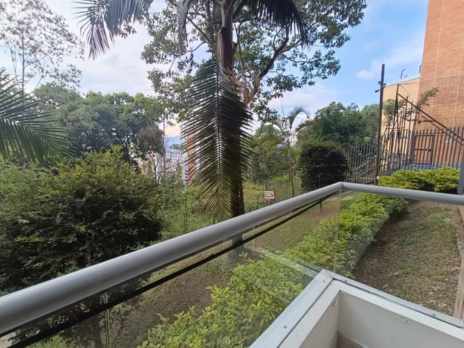Apartamento de 3 alcobas en arriendo en Loma Del Escobero, Envigado, 92 m² · foto 9 de 16