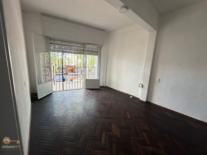 Alquiler apartamento 2 dormitorio, primer piso por escalera con balcón - La Teja · Foto 2