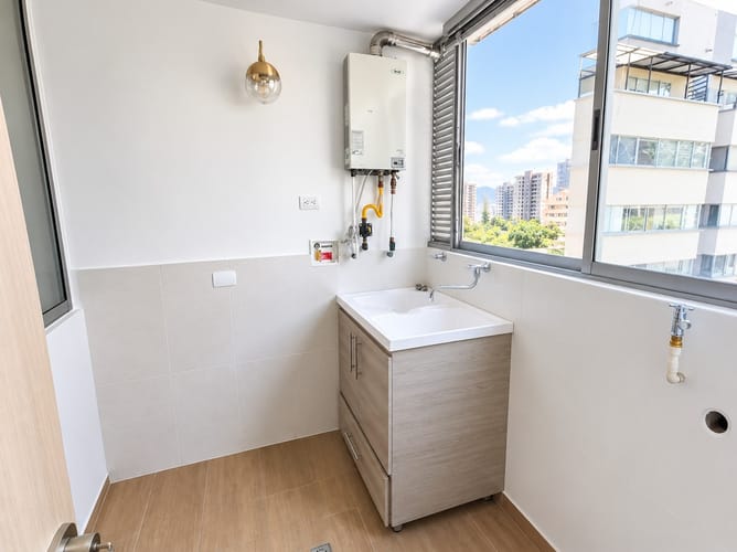 Apartamento de 3 alcobas en arriendo en El Tesoro, Medellín, 150 m² · foto 5 de 20