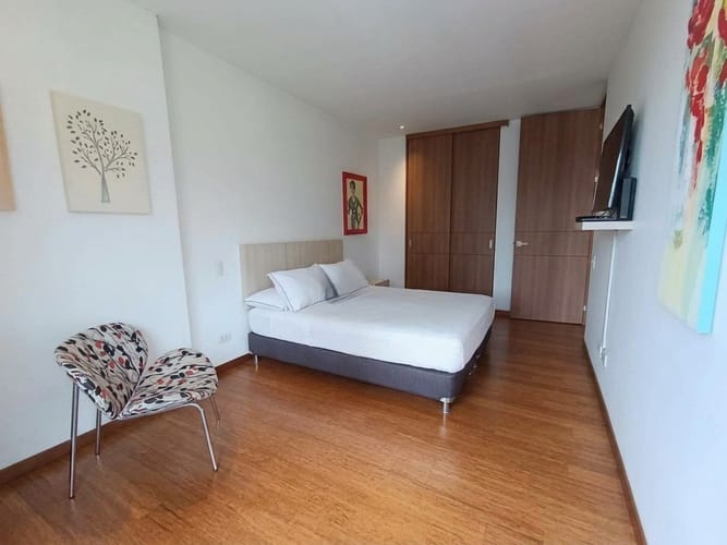 Apartaestudio en arriendo en Los Naranjos, Medellín, 56 m² · foto 2 de 17