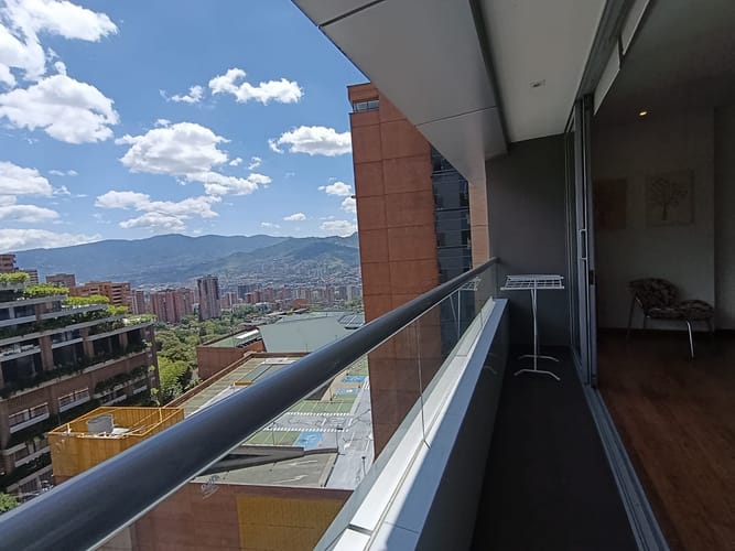 Apartaestudio en arriendo en Los Naranjos, Medellín, 56 m² · foto 3 de 17