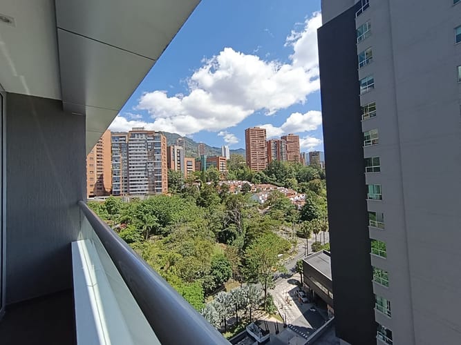 Apartaestudio en arriendo en Los Naranjos, Medellín, 56 m² · foto 5 de 17