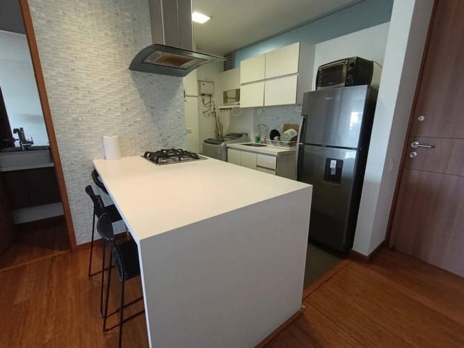 Apartaestudio en arriendo en Los Naranjos, Medellín, 56 m² · foto 8 de 17