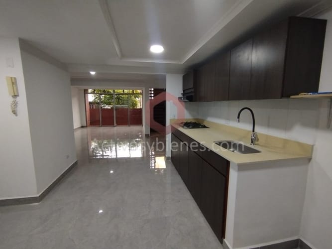Apartamento de 4 alcobas en arriendo en Laureles, Medellín, 100 m² · foto 3 de 16