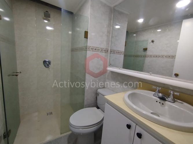 Apartamento de 4 alcobas en arriendo en Laureles, Medellín, 100 m² · foto 11 de 16