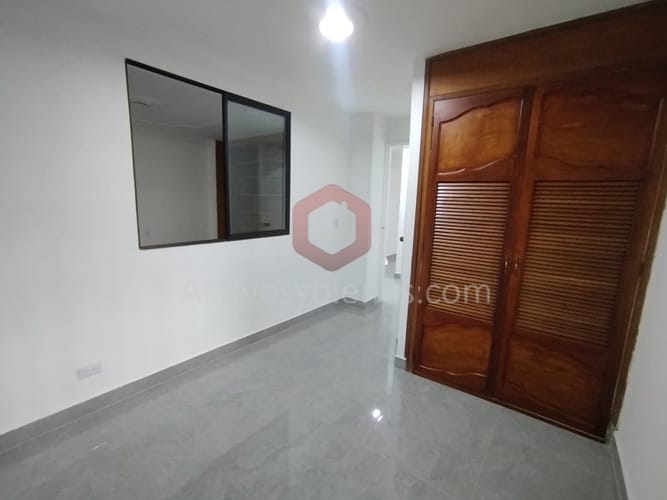 Apartamento de 4 alcobas en arriendo en Laureles, Medellín, 100 m² · foto 12 de 16