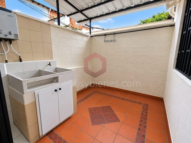 Apartamento de 4 alcobas en arriendo en Laureles, Medellín, 100 m² · foto 16 de 16