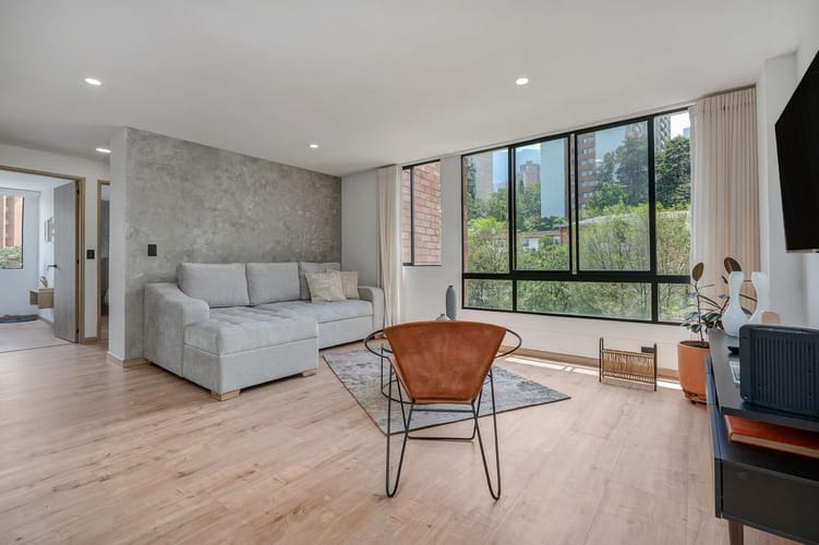 Apartamento de 2 alcobas en arriendo en El Poblado, Medellín, 80 m² · foto 2 de 13