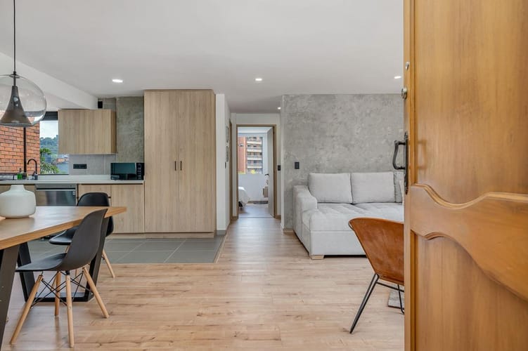 Apartamento de 2 alcobas en arriendo en El Poblado, Medellín, 80 m² · foto 3 de 13