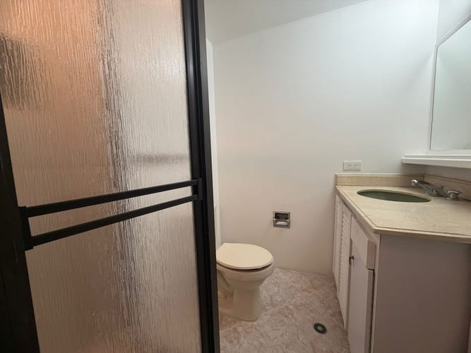 Apartamento de 3 alcobas en arriendo en El Poblado, Medellín, 140 m² · foto 3 de 20