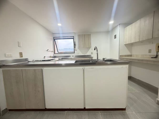 Apartamento de 3 alcobas en arriendo en El Poblado, Medellín, 140 m² · foto 15 de 20