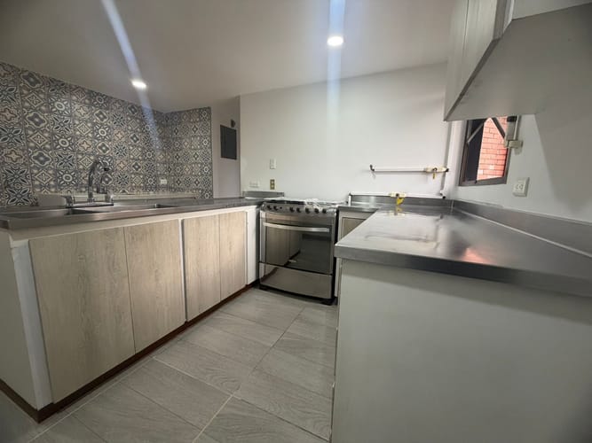 Apartamento de 3 alcobas en arriendo en El Poblado, Medellín, 140 m² · foto 16 de 20