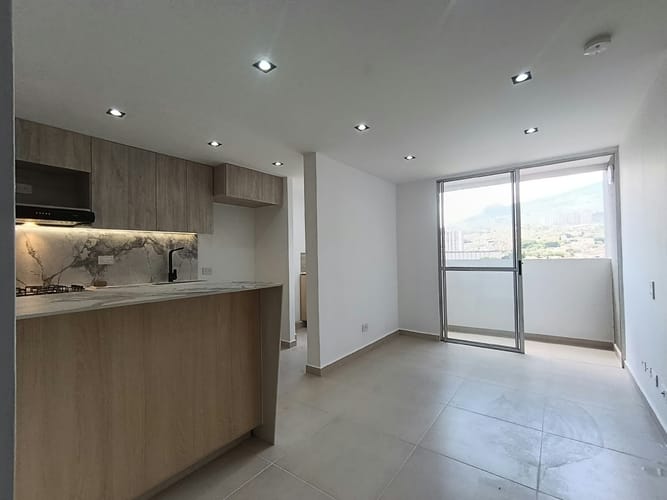 Apartamento de 3 alcobas en arriendo en Cabañas, Bello, 49 m² · foto 4 de 16