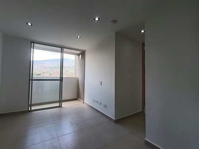 Apartamento de 3 alcobas en arriendo en Cabañas, Bello, 49 m² · foto 5 de 16
