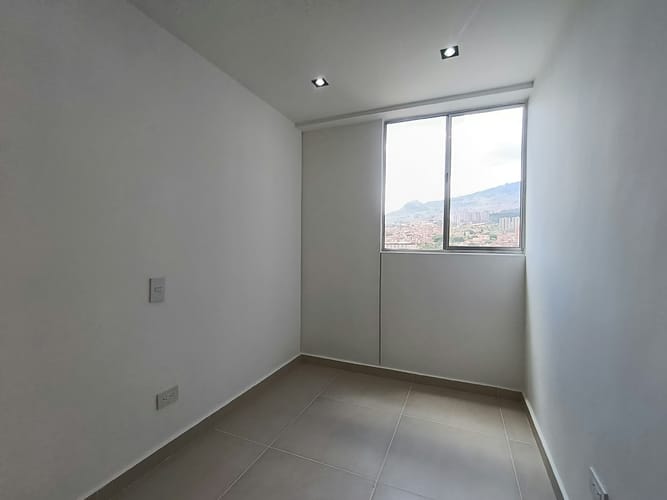 Apartamento de 3 alcobas en arriendo en Cabañas, Bello, 49 m² · foto 11 de 16