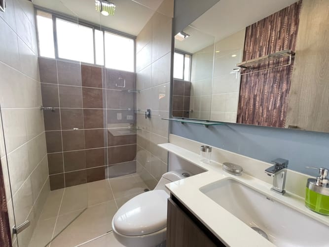 Apartamento de 3 alcobas en arriendo en El Poblado, Medellín, 110 m² · foto 19 de 20