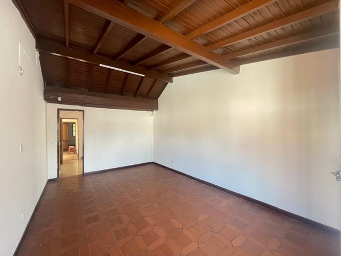 Casa de 5 alcobas en arriendo en Laureles, Medellín, 500 m² · foto 6 de 20