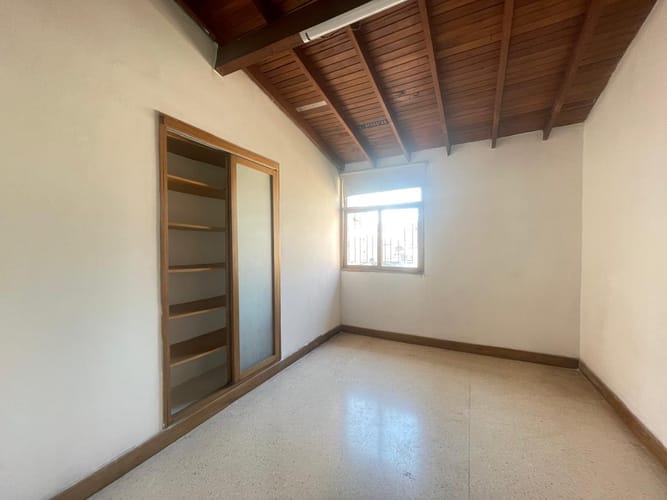 Casa de 5 alcobas en arriendo en Laureles, Medellín, 500 m² · foto 8 de 20