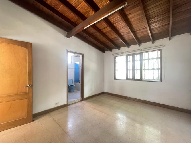 Casa de 5 alcobas en arriendo en Laureles, Medellín, 500 m² · foto 9 de 20