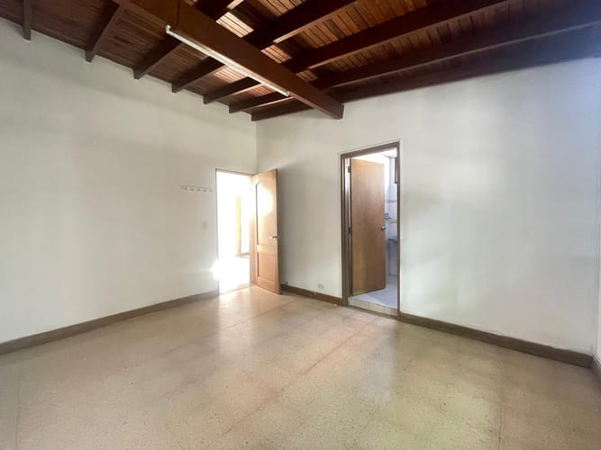 Casa de 5 alcobas en arriendo en Laureles, Medellín, 500 m² · foto 19 de 20