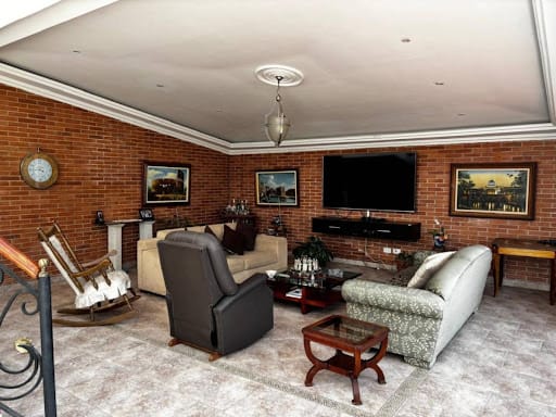 Casa de 4 alcobas en venta en San Jose De Bavaria, Bogotá, 200 m² · foto 2 de 24