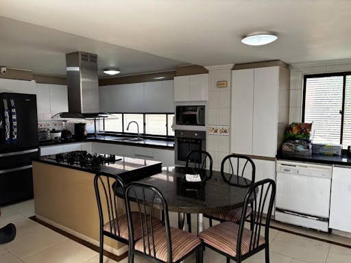 Casa de 4 alcobas en venta en San Jose De Bavaria, Bogotá, 200 m² · foto 3 de 24