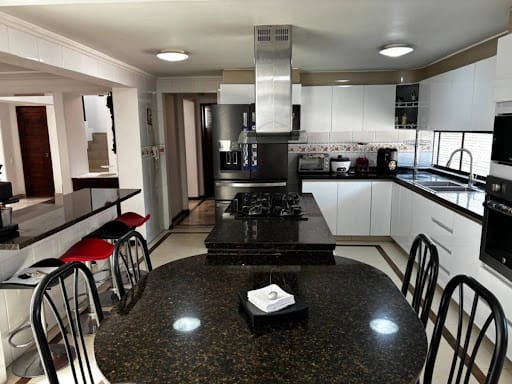 Casa de 4 alcobas en venta en San Jose De Bavaria, Bogotá, 200 m² · foto 4 de 24