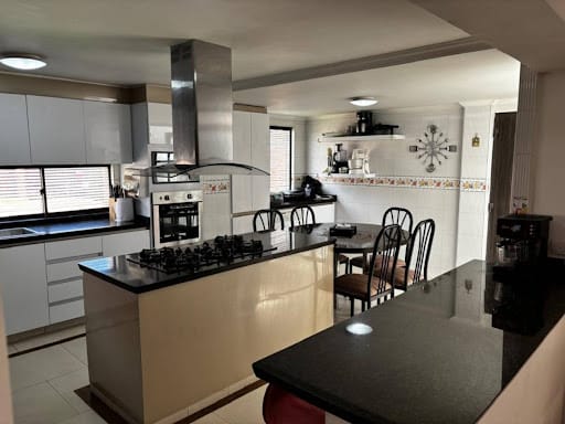 Casa de 4 alcobas en venta en San Jose De Bavaria, Bogotá, 200 m² · foto 5 de 24