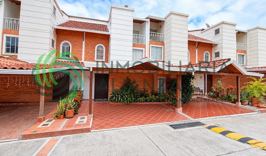 Casa de 3 alcobas en venta en Versalles, Floridablanca, 129 m² · foto 2 de 22
