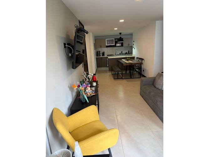 Apartamento de 3 alcobas en venta en Vereda San Jose, Sabaneta, 68 m² · foto 2 de 12