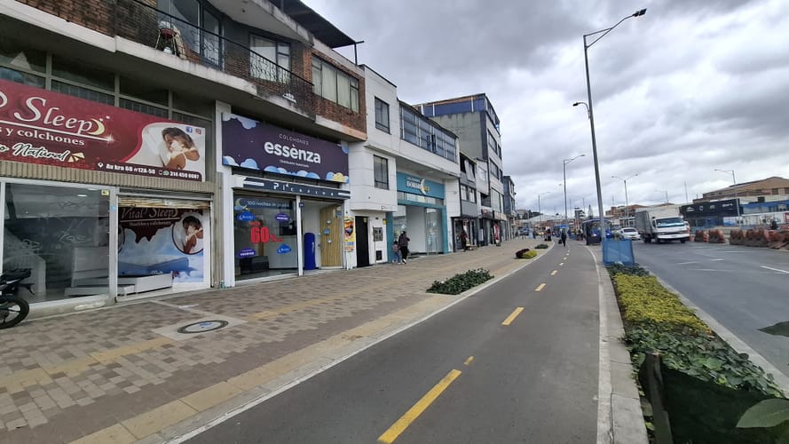Casa de 5 alcobas en venta en Salazar Gomez, Bogotá, 638 m² · foto 2 de 24