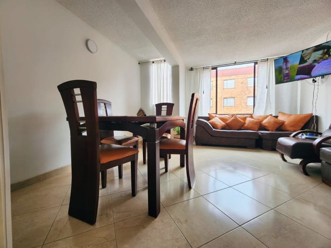 Apartamento en venta en Plaza Imperial Centro Comercial, Bogotá · foto 2 de 24