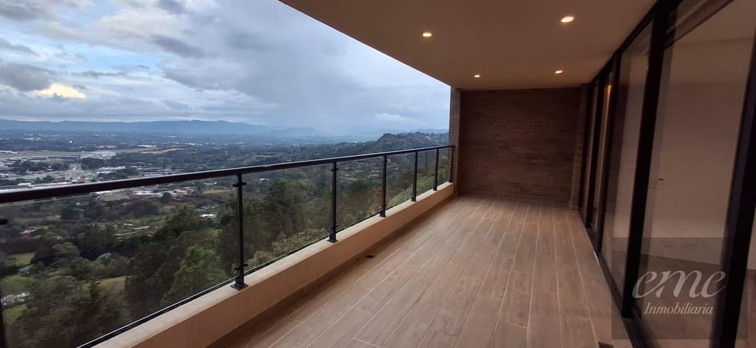 Casa de 3 alcobas en venta en El Porvenir, Rionegro, 328 m² · foto 2 de 24