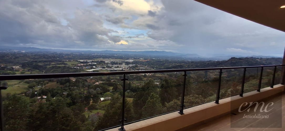 Casa de 3 alcobas en venta en El Porvenir, Rionegro, 328 m² · foto 3 de 24