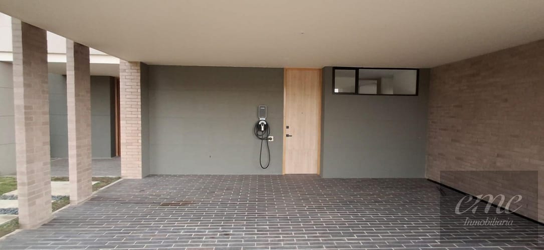 Casa de 3 alcobas en venta en El Porvenir, Rionegro, 328 m² · foto 22 de 24