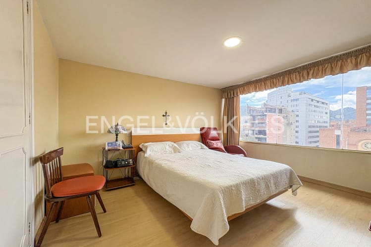 Apartamento de 3 alcobas en venta en Chico Norte, Bogotá, 144 m² · foto 9 de 12