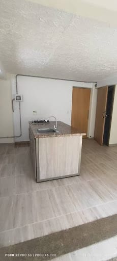 Apartaestudio en arriendo en La Castellana, Medellín, 40 m² · foto 2 de 17