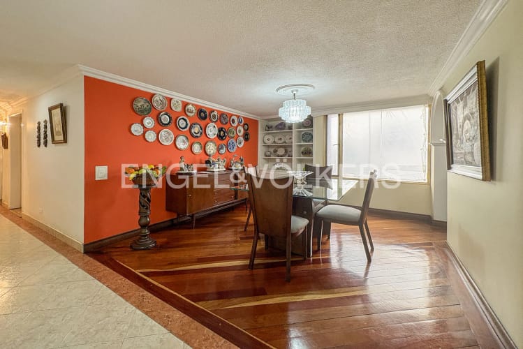 Apartamento de 3 alcobas en venta en Chico Norte, Bogotá, 144 m² · foto 3 de 12