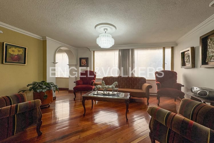 Apartamento de 3 alcobas en venta en Chico Norte, Bogotá, 144 m² · foto 2 de 12