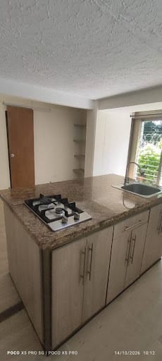 Apartaestudio en arriendo en La Castellana, Medellín, 40 m² · foto 4 de 17