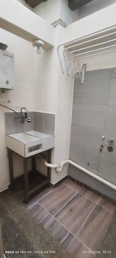 Apartaestudio en arriendo en La Castellana, Medellín, 40 m² · foto 6 de 17