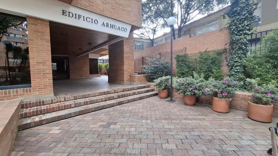 Apartamento de 3 alcobas en venta en La Cabrera, Bogotá, 190 m² · foto 2 de 24